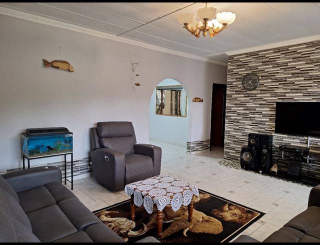 4 BEDROOM HOUSE FOR SALE IN CRAIGIEBURN